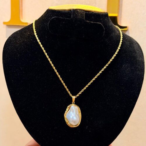 Golden Tide Pearl Necklace