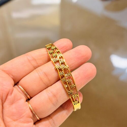 Sunlit Daisy Bangle