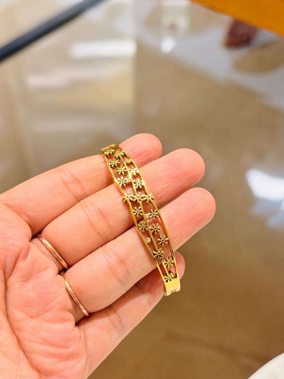 Sunlit Daisy Bangle
