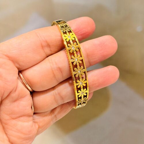 Golden Daisy Bloom Bangle