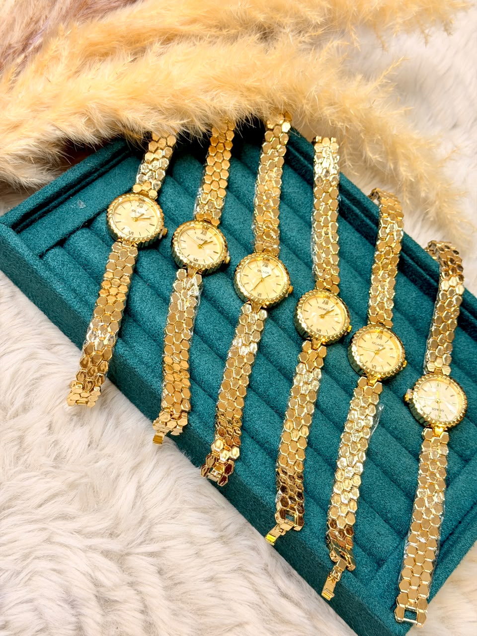 Golden Hive Time Luxe - Image 2