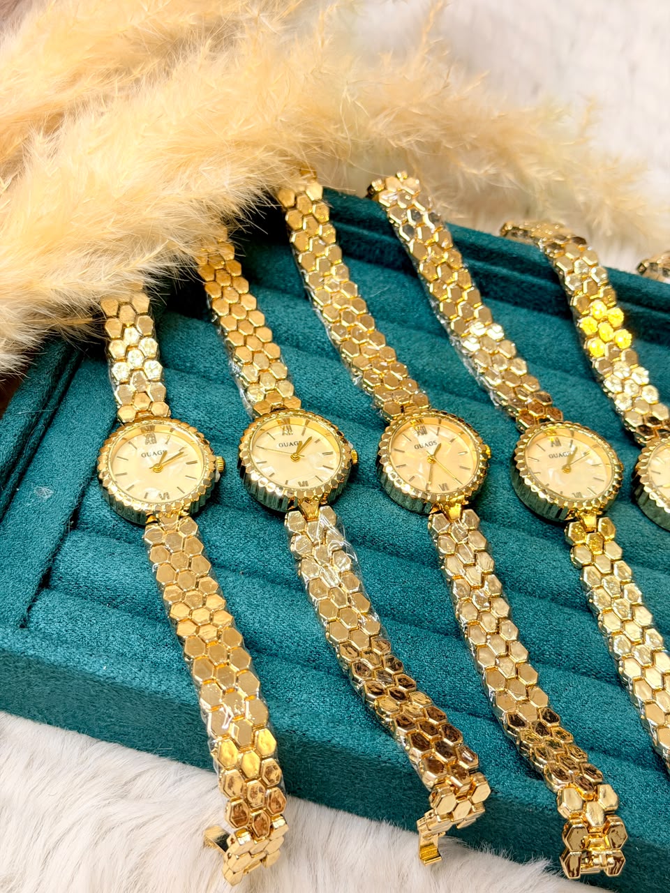 Golden Hive Time Luxe - Image 3