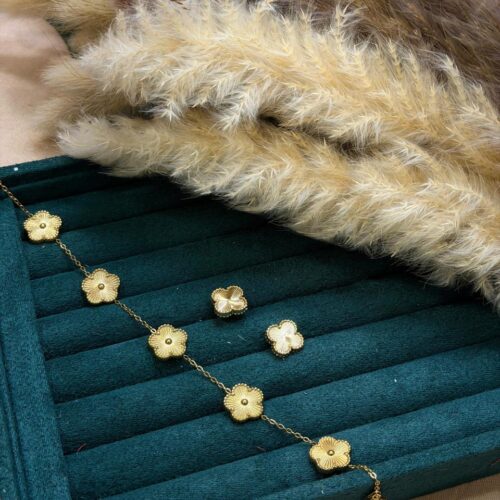 Golden Clover Bracelet And Clover Studs