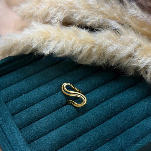 Sienna S-Curve Ring
