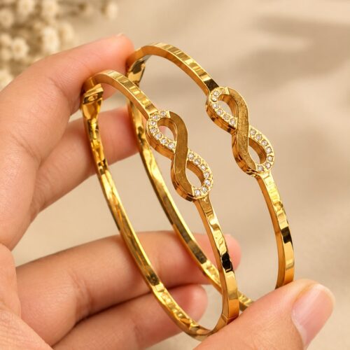 Timeless Loop Bangle